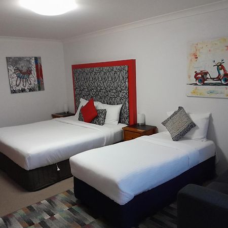 Avaleen Lodge Motor Inn Nowra Buitenkant foto