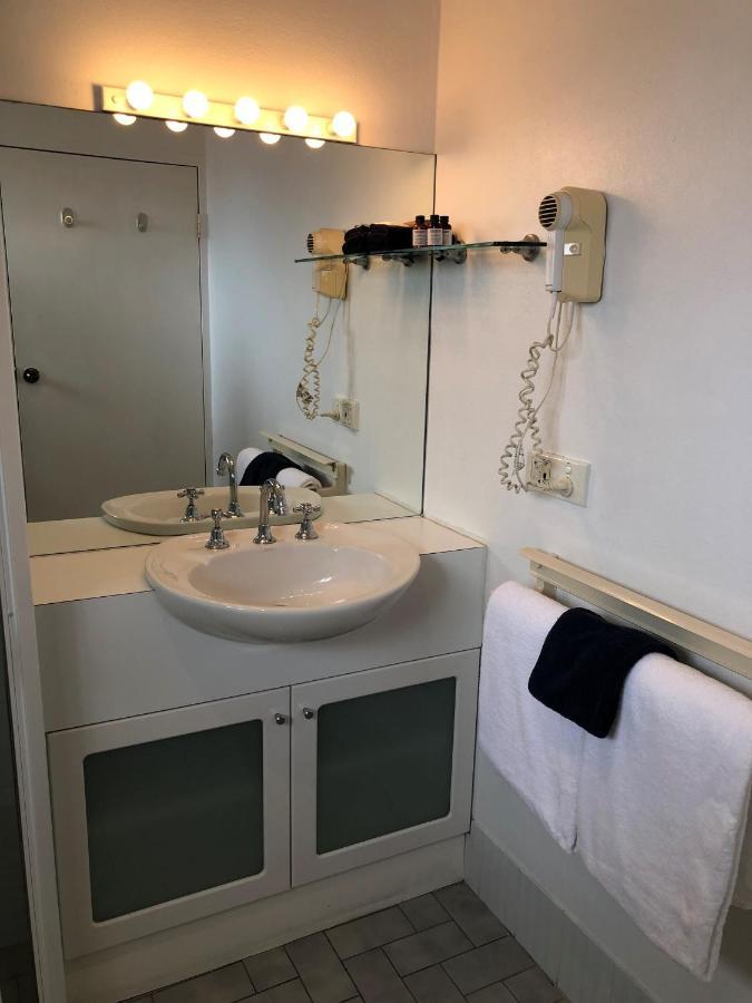 Avaleen Lodge Motor Inn Nowra Buitenkant foto