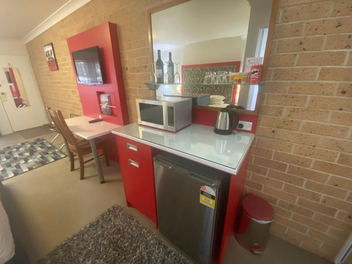 Avaleen Lodge Motor Inn Nowra Buitenkant foto
