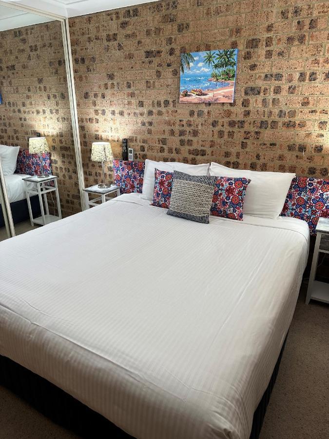 Avaleen Lodge Motor Inn Nowra Buitenkant foto