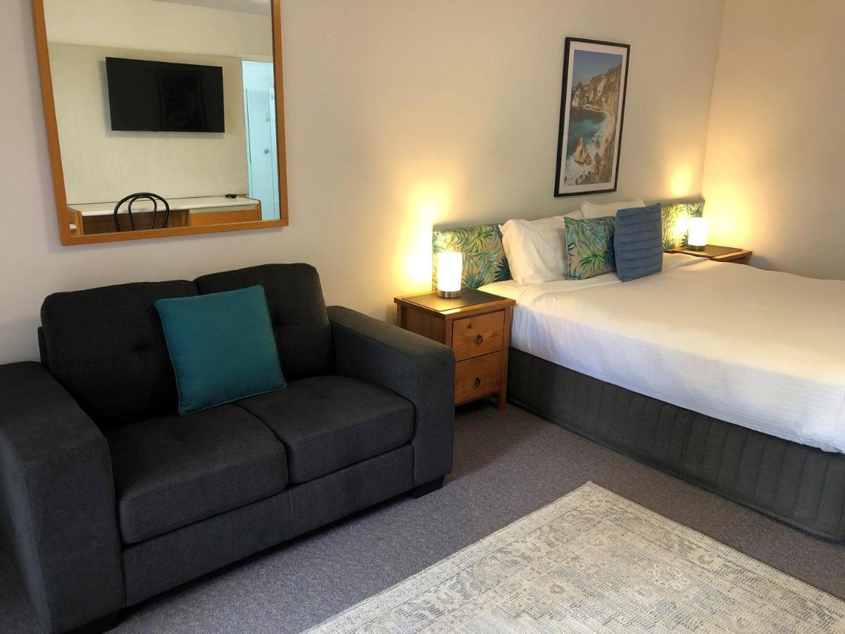Avaleen Lodge Motor Inn Nowra Buitenkant foto