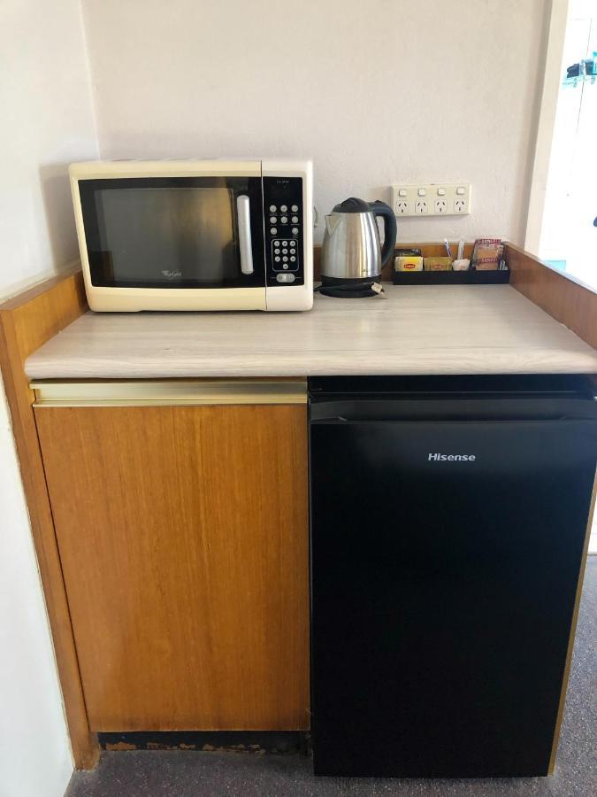 Avaleen Lodge Motor Inn Nowra Buitenkant foto