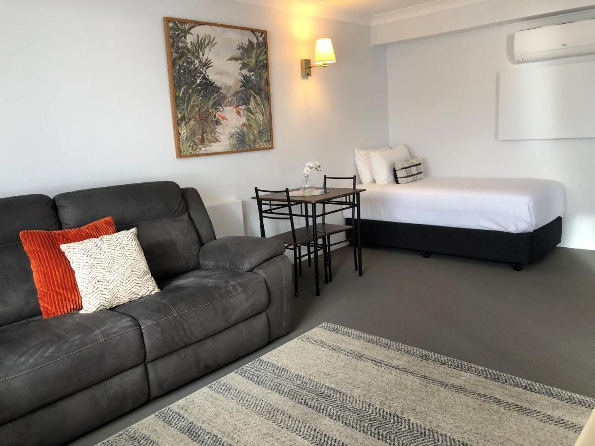 Avaleen Lodge Motor Inn Nowra Buitenkant foto
