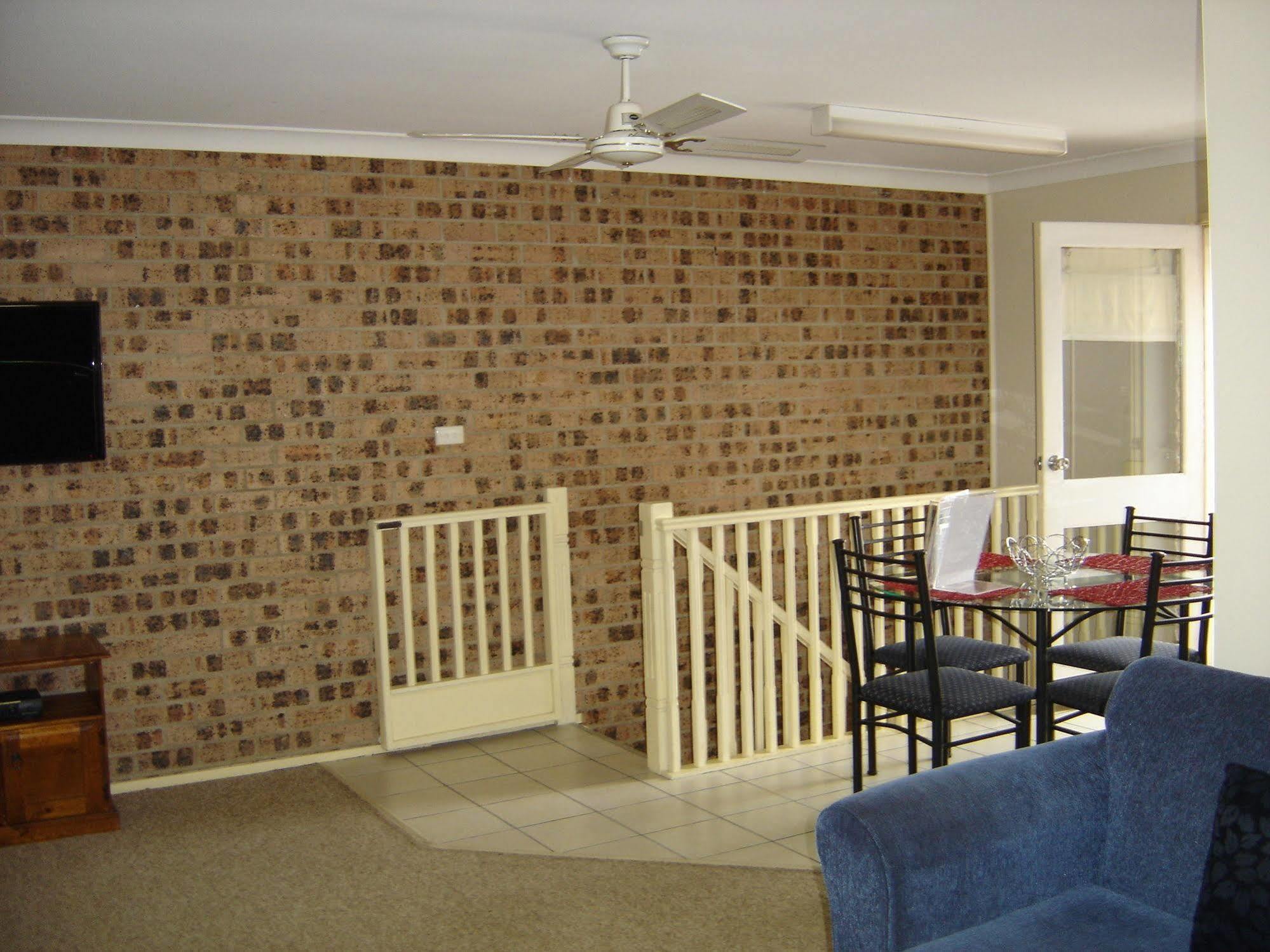 Avaleen Lodge Motor Inn Nowra Buitenkant foto