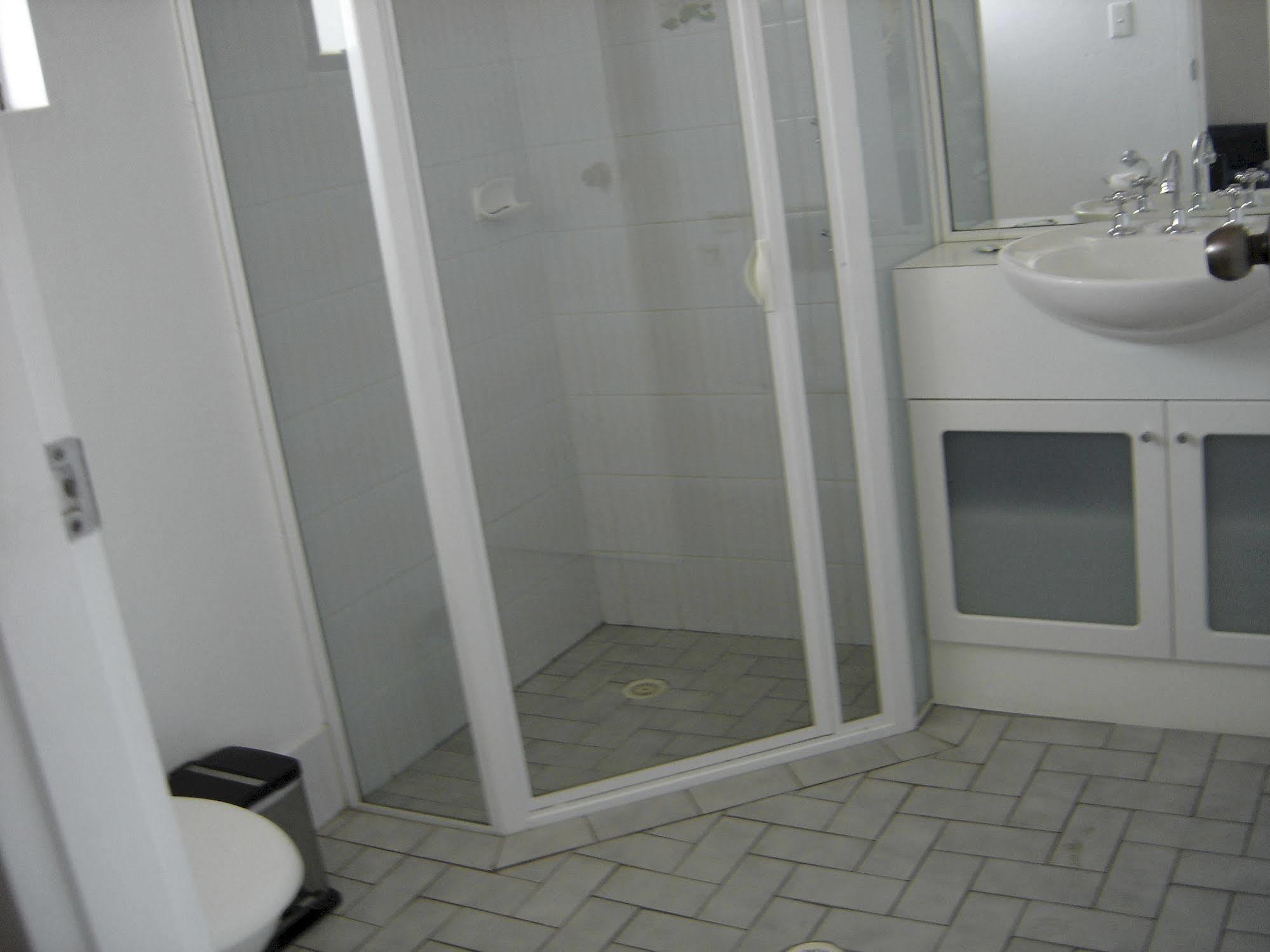 Avaleen Lodge Motor Inn Nowra Buitenkant foto