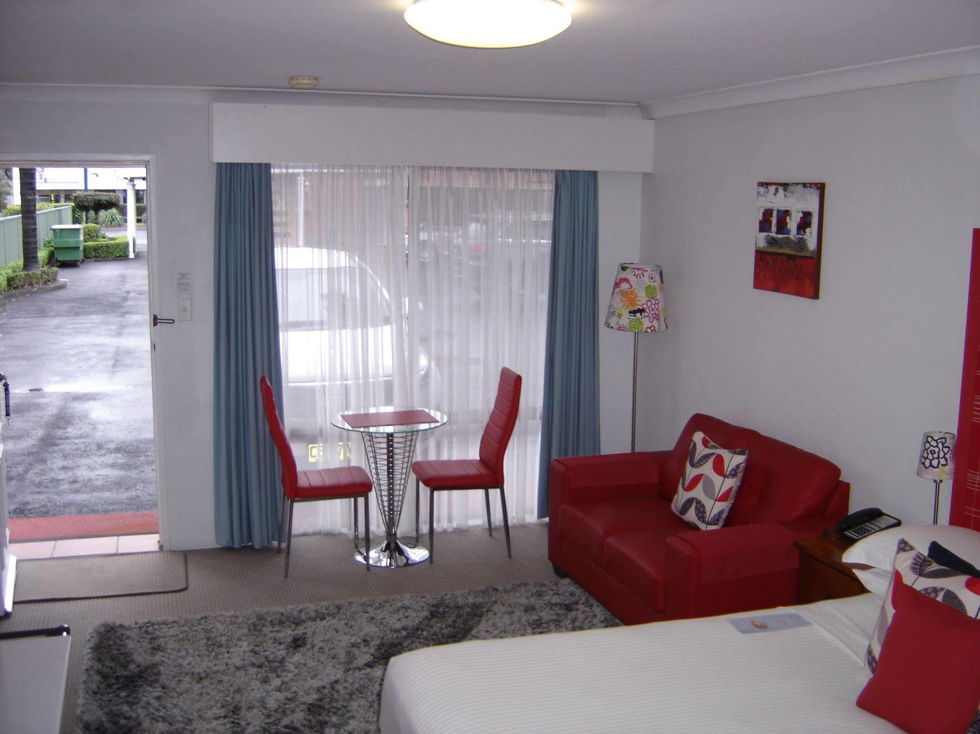 Avaleen Lodge Motor Inn Nowra Buitenkant foto