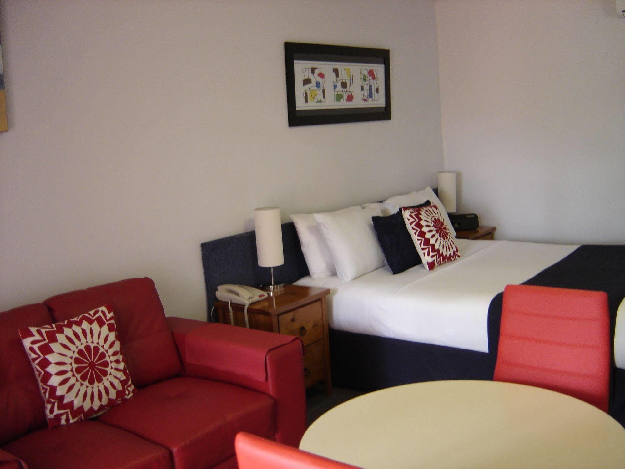 Avaleen Lodge Motor Inn Nowra Buitenkant foto