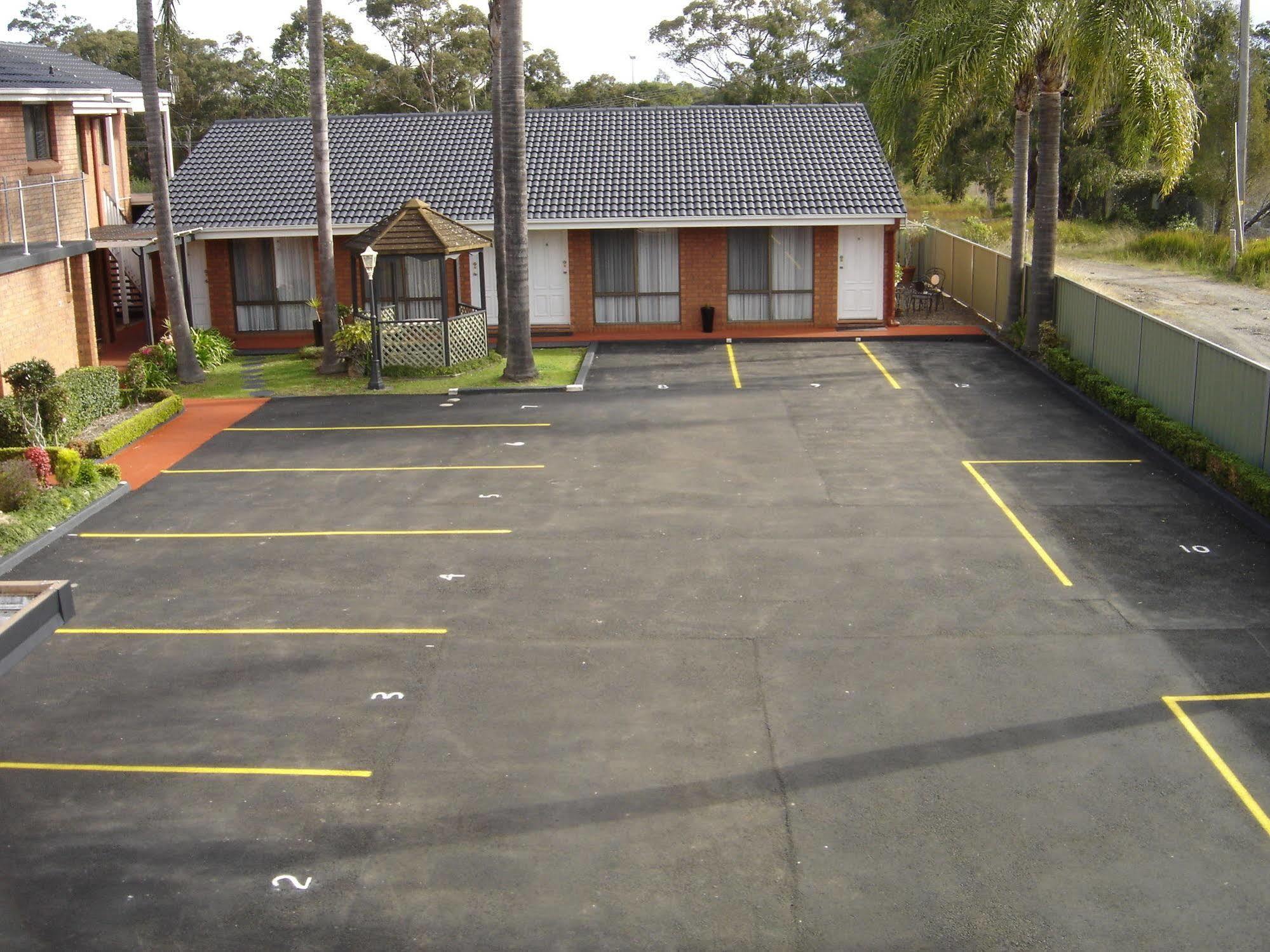 Avaleen Lodge Motor Inn Nowra Buitenkant foto