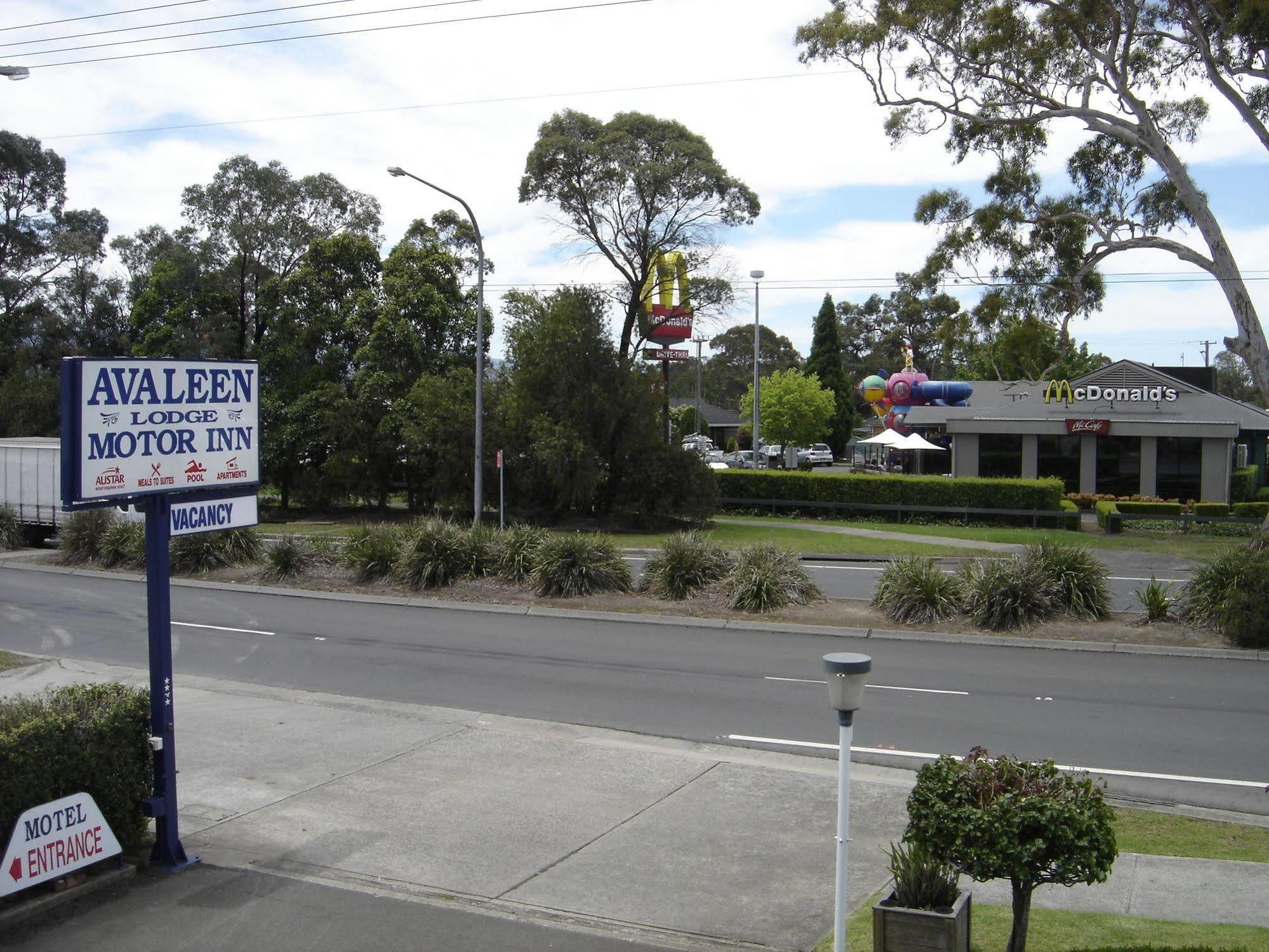 Avaleen Lodge Motor Inn Nowra Buitenkant foto