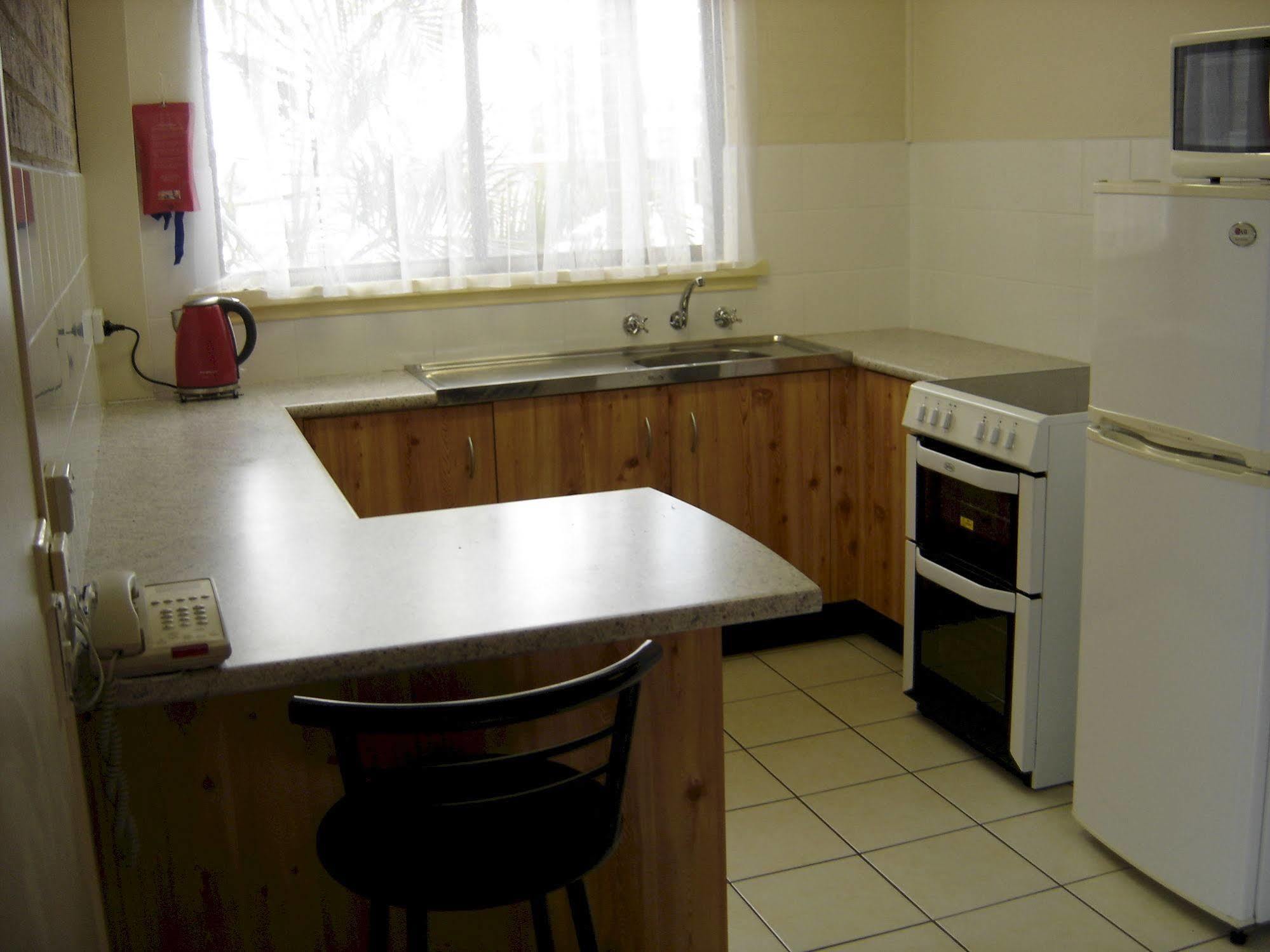 Avaleen Lodge Motor Inn Nowra Buitenkant foto
