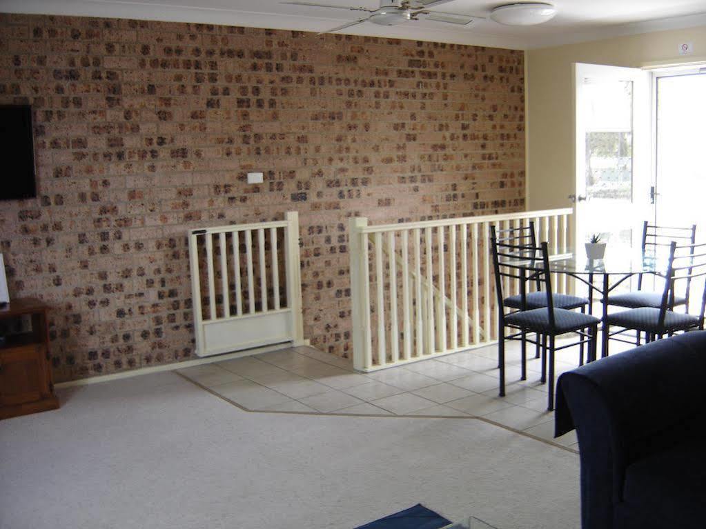 Avaleen Lodge Motor Inn Nowra Buitenkant foto